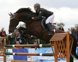 Monique Schröder gewann mit dem Hengst Calimero den Großen Preis beim internationalen Jugendturnier in Neubeeren. Fotos: Jutta Wego Monique Schröder gewann mit dem Hengst Calimero den Großen Preis beim internationalen Jugendturnier in Neubeeren. Fotos: Jutta Wego